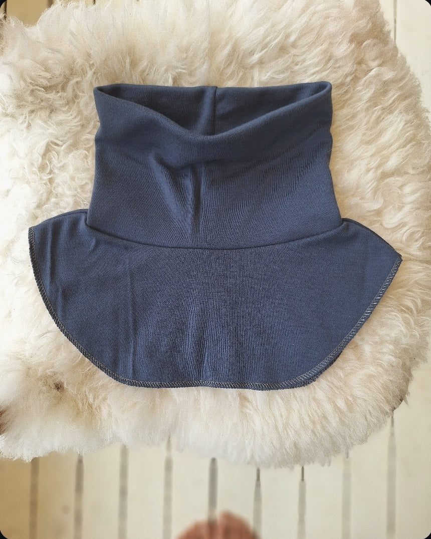 Halskrage / fuskpolo ekologisk ulltrikå - "dimblå"