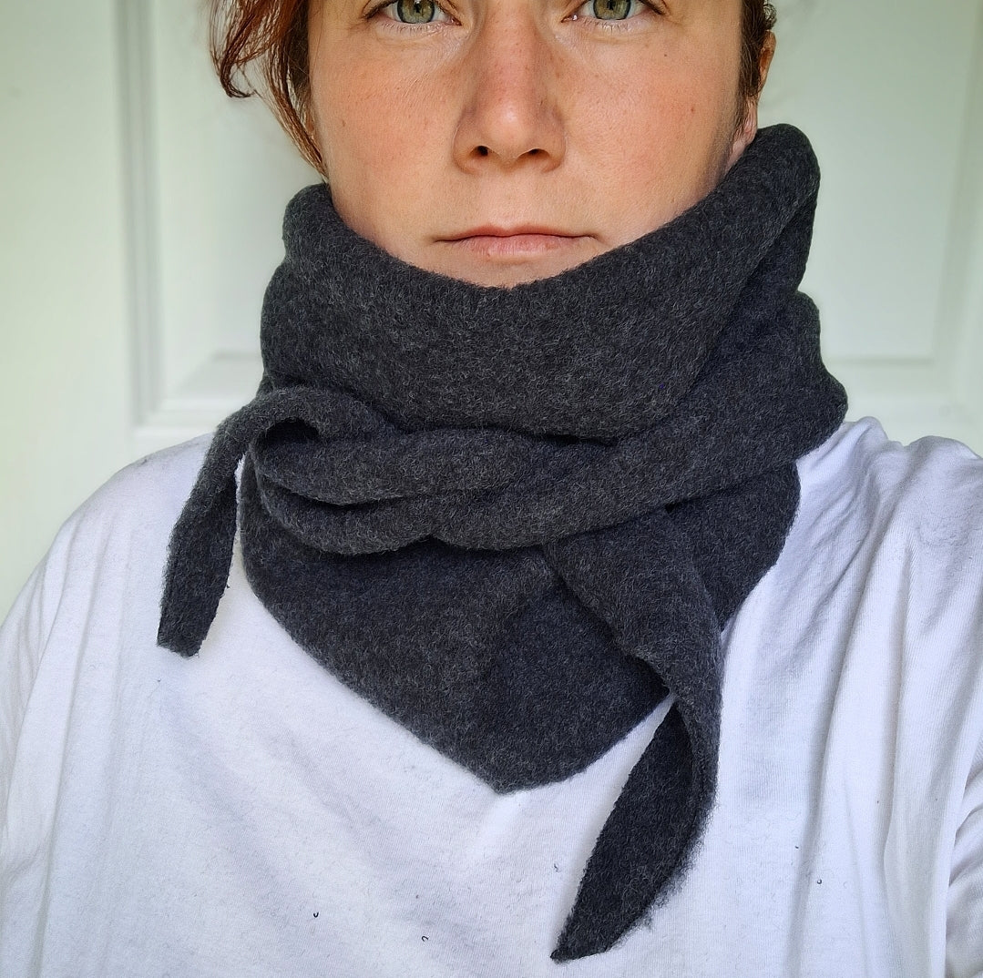 Triangle scarf / halsduk ekologisk ullfleece