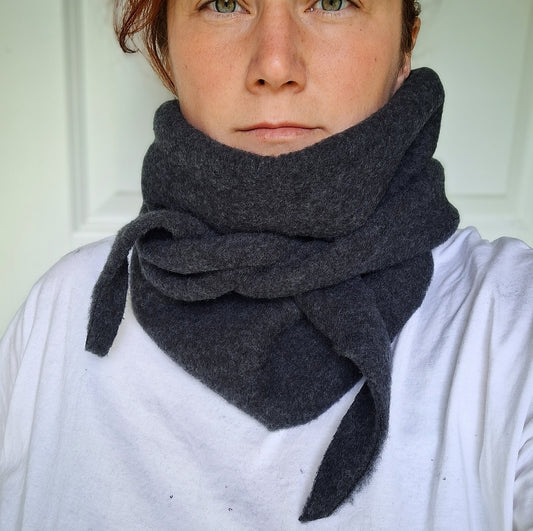Triangle scarf / halsduk ekologisk ullfleece
